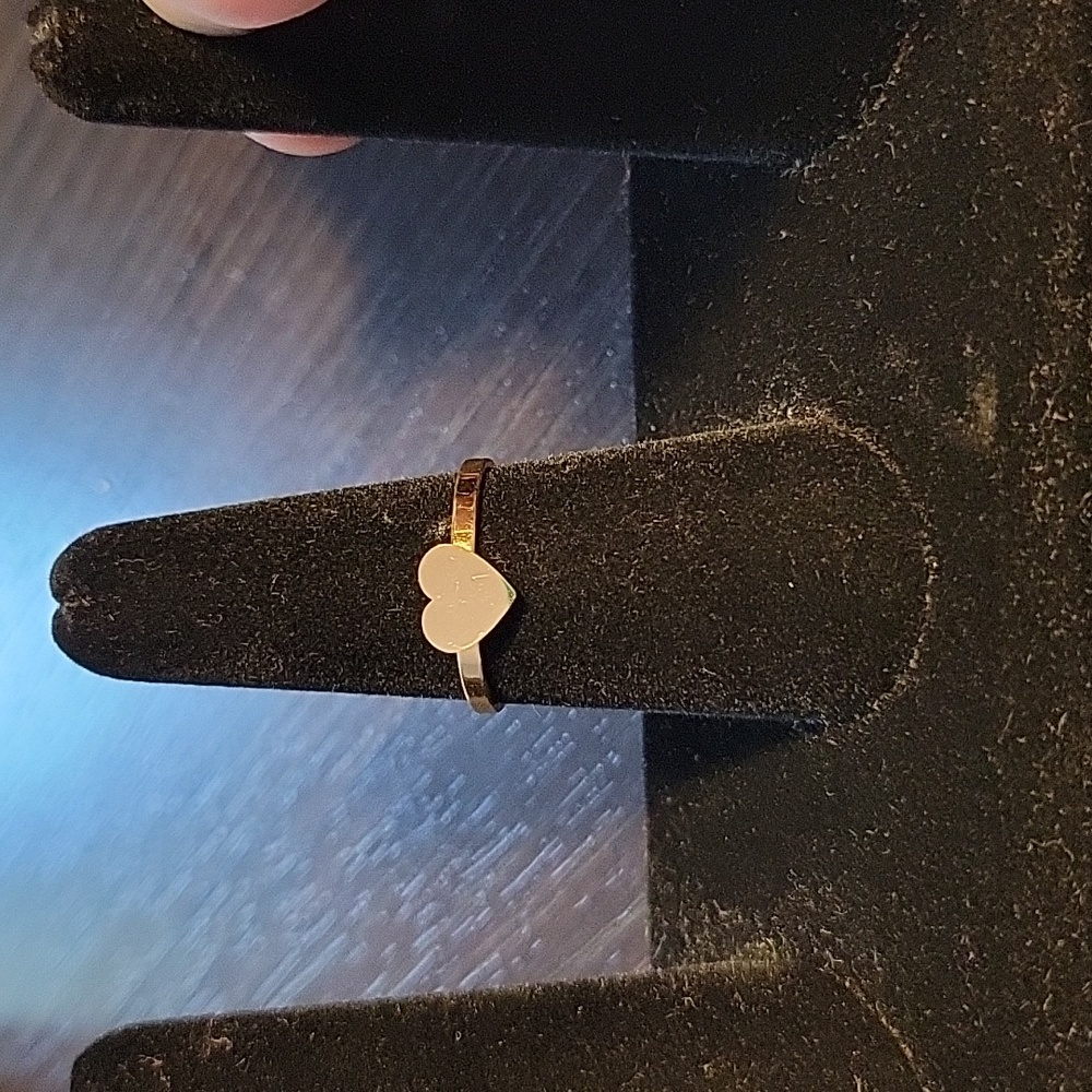 🤎 Goldtone Heart Ring - Picture 2 of 6